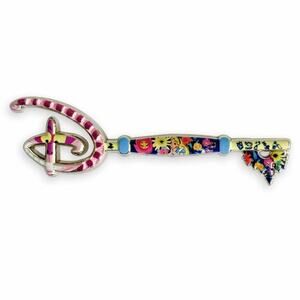 Disney - Alice in Wonderland 70th Anniversary Collectible Key Pin – Special Edit